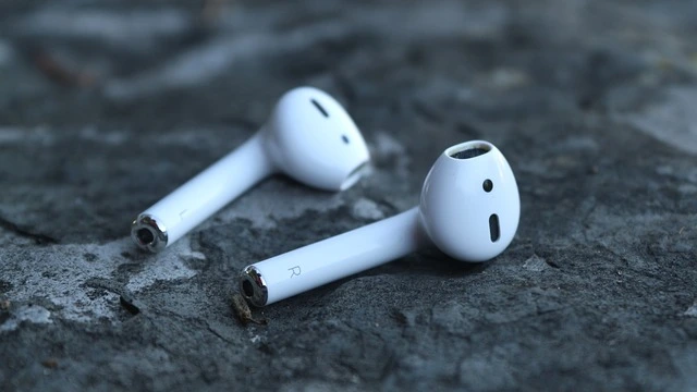 سماعات AirPods (الجيل الثاني)